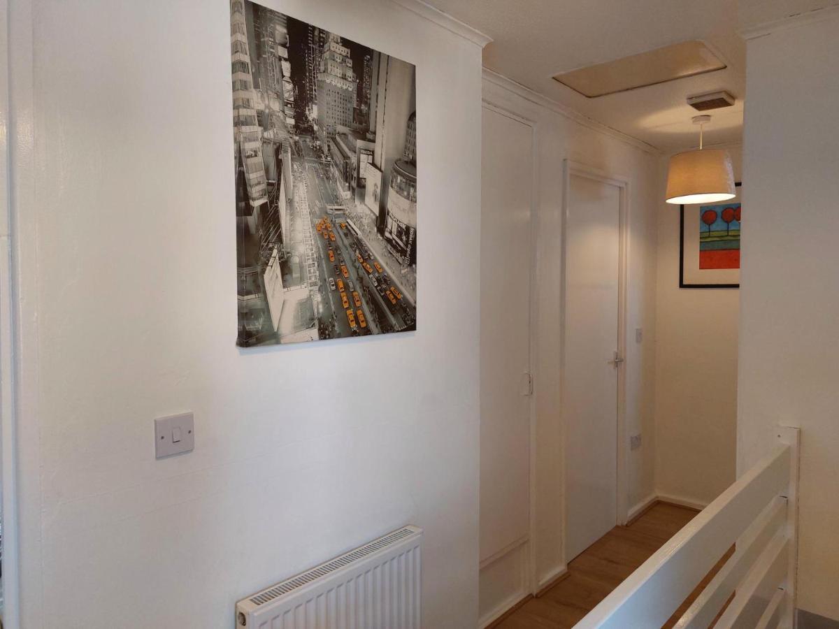 Lovely 2-Bed House In The Heart Of Woodhouse Leeds Leeds  Bagian luar foto