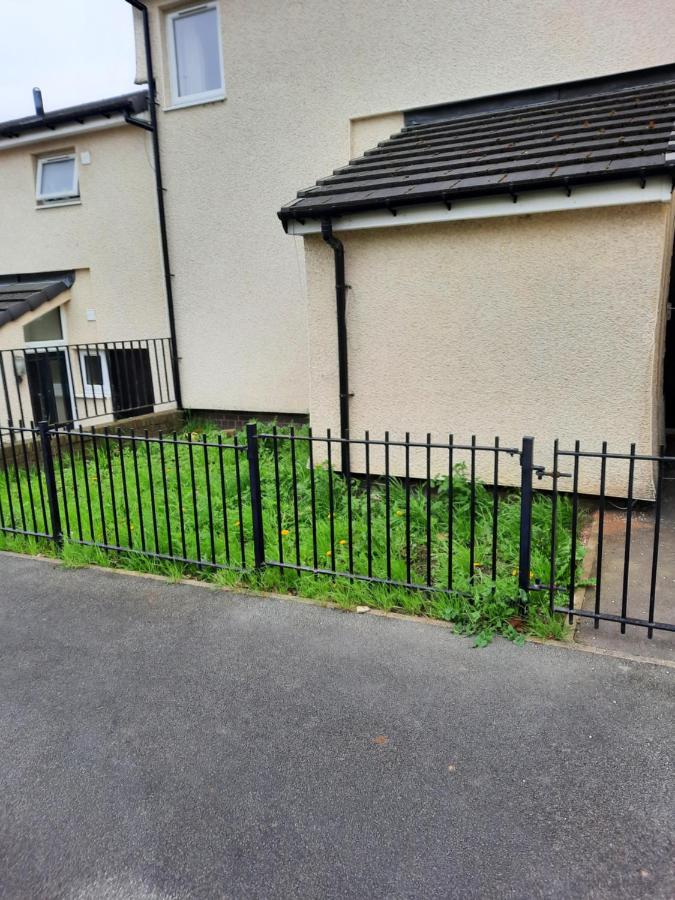 Lovely 2-Bed House In The Heart Of Woodhouse Leeds Leeds  Bagian luar foto