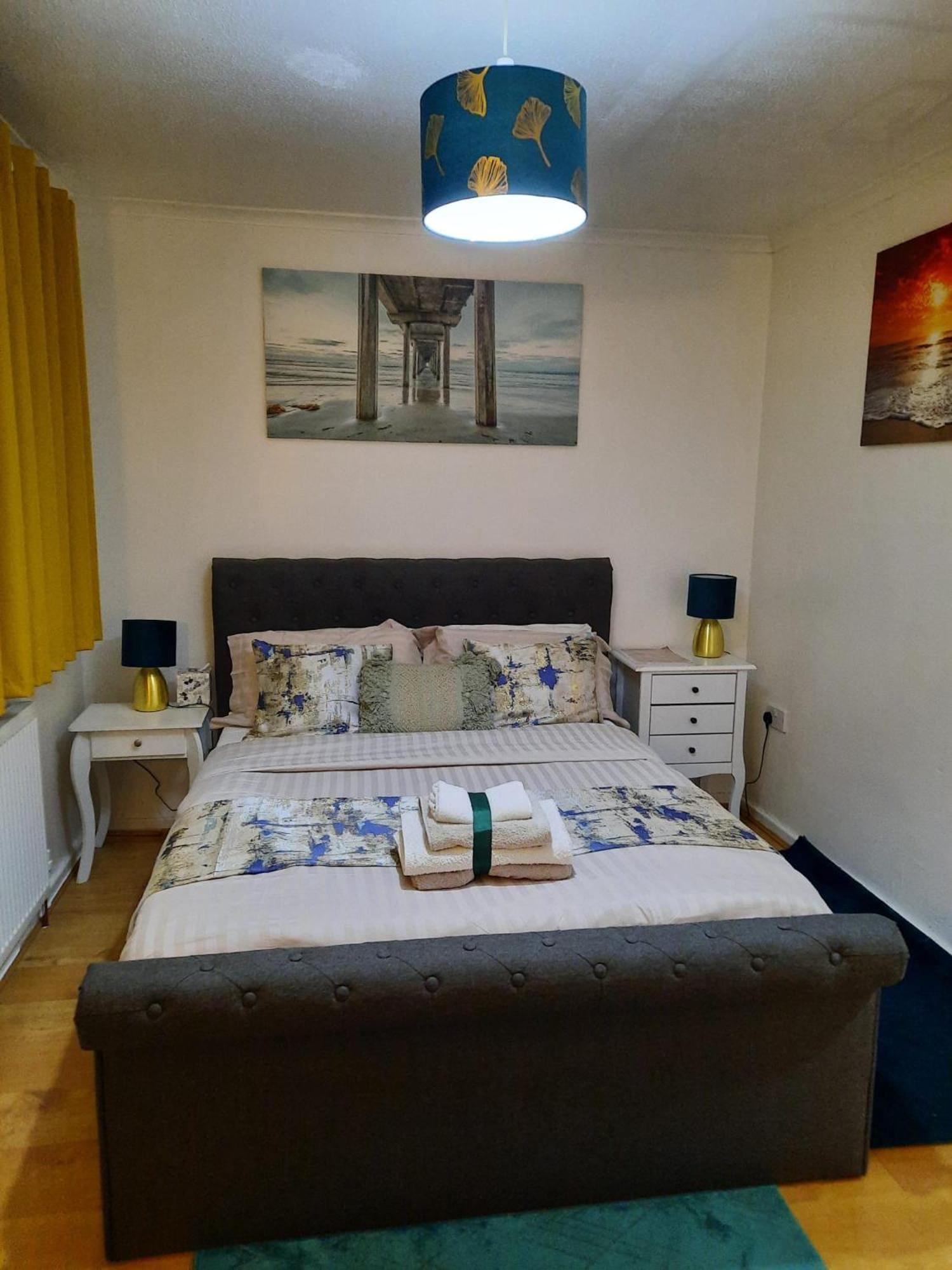 Lovely 2-Bed House In The Heart Of Woodhouse Leeds Leeds  Bagian luar foto
