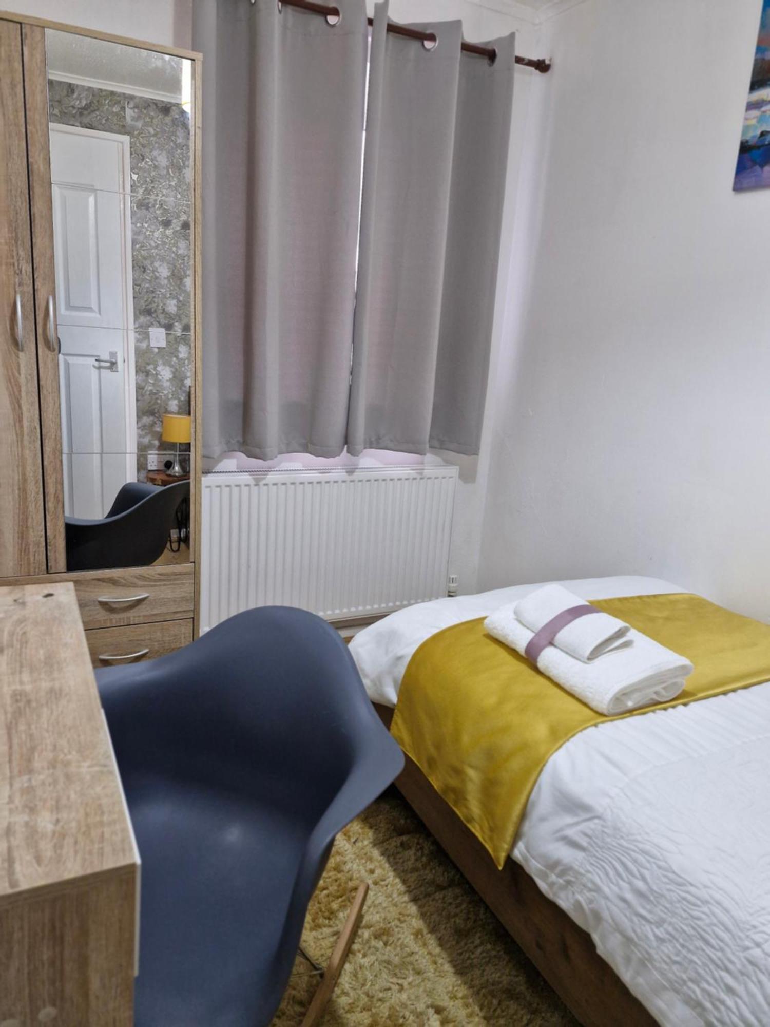 Lovely 2-Bed House In The Heart Of Woodhouse Leeds Leeds  Bagian luar foto
